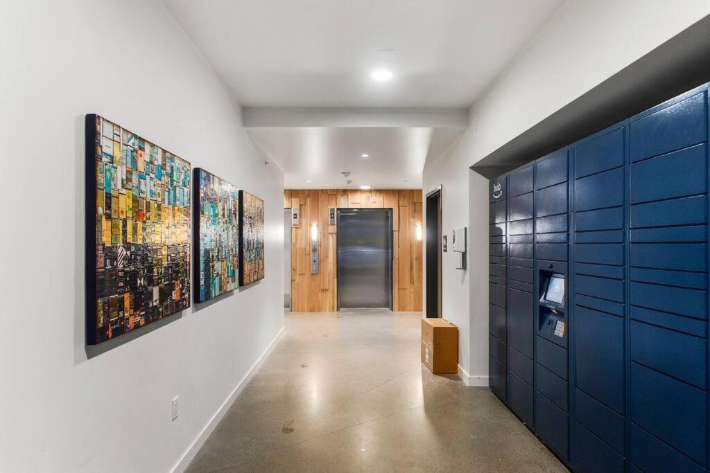 Airy And Open Corner Loft - 92 Walkscore Redmond Exterior photo